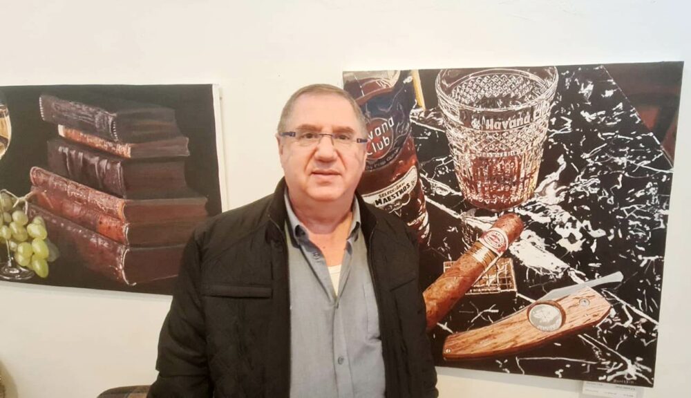 יוסי כהן זרנקין בתערוכה. צילום ניוזים