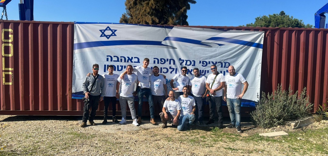 עובדי נמל חיפה מתנדבים במושב נתיב העשרה