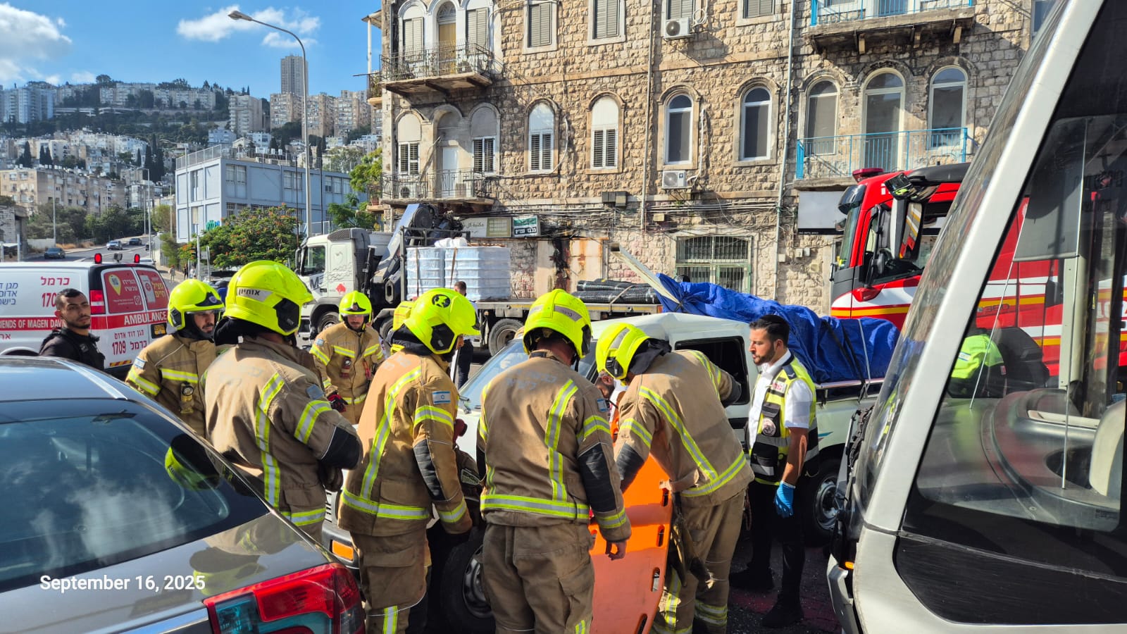accident metronit and car