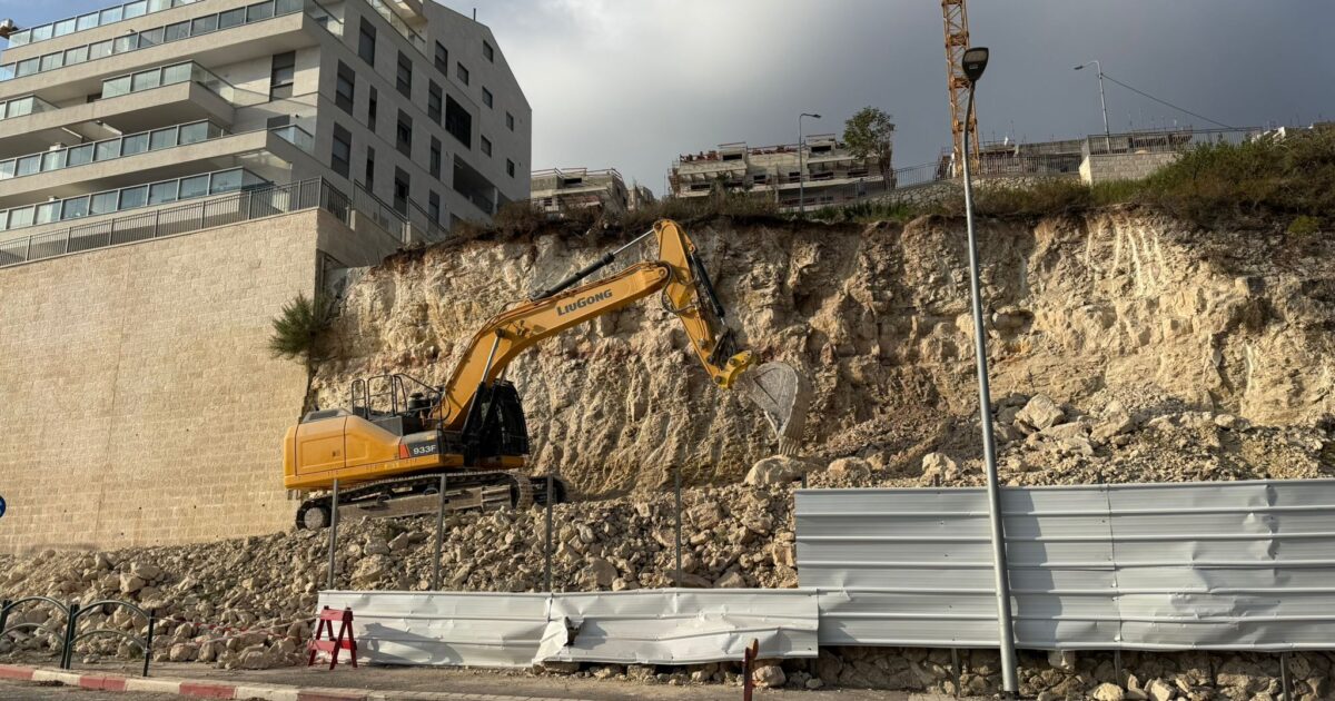 madregot meir ariel