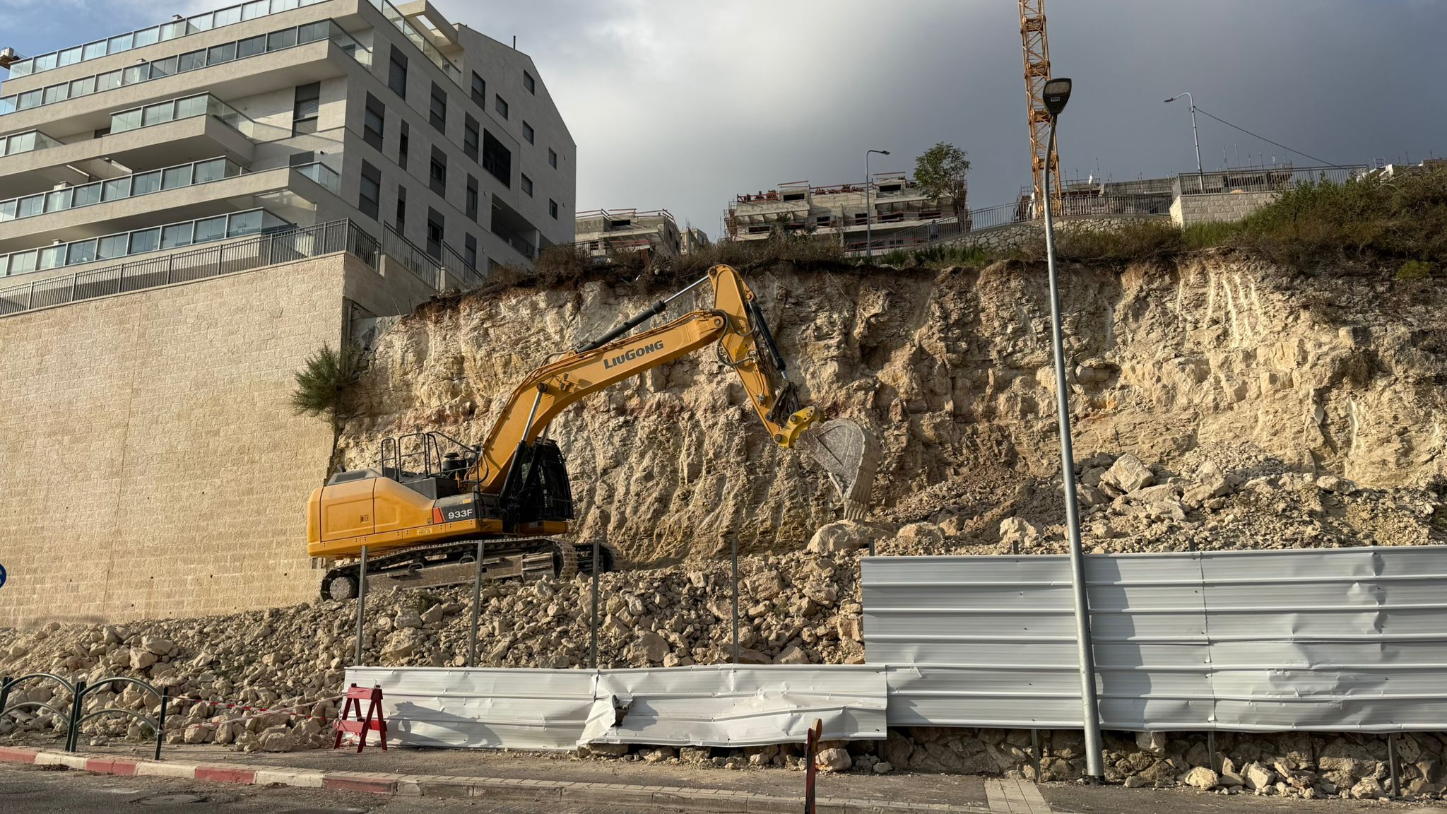 madregot meir ariel