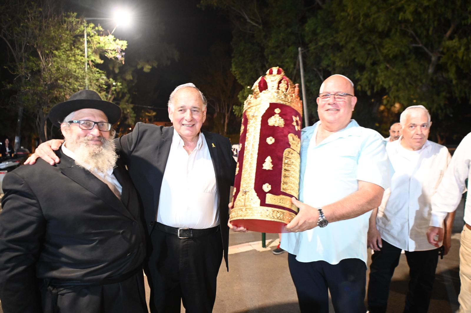 yona yahav simhat tora