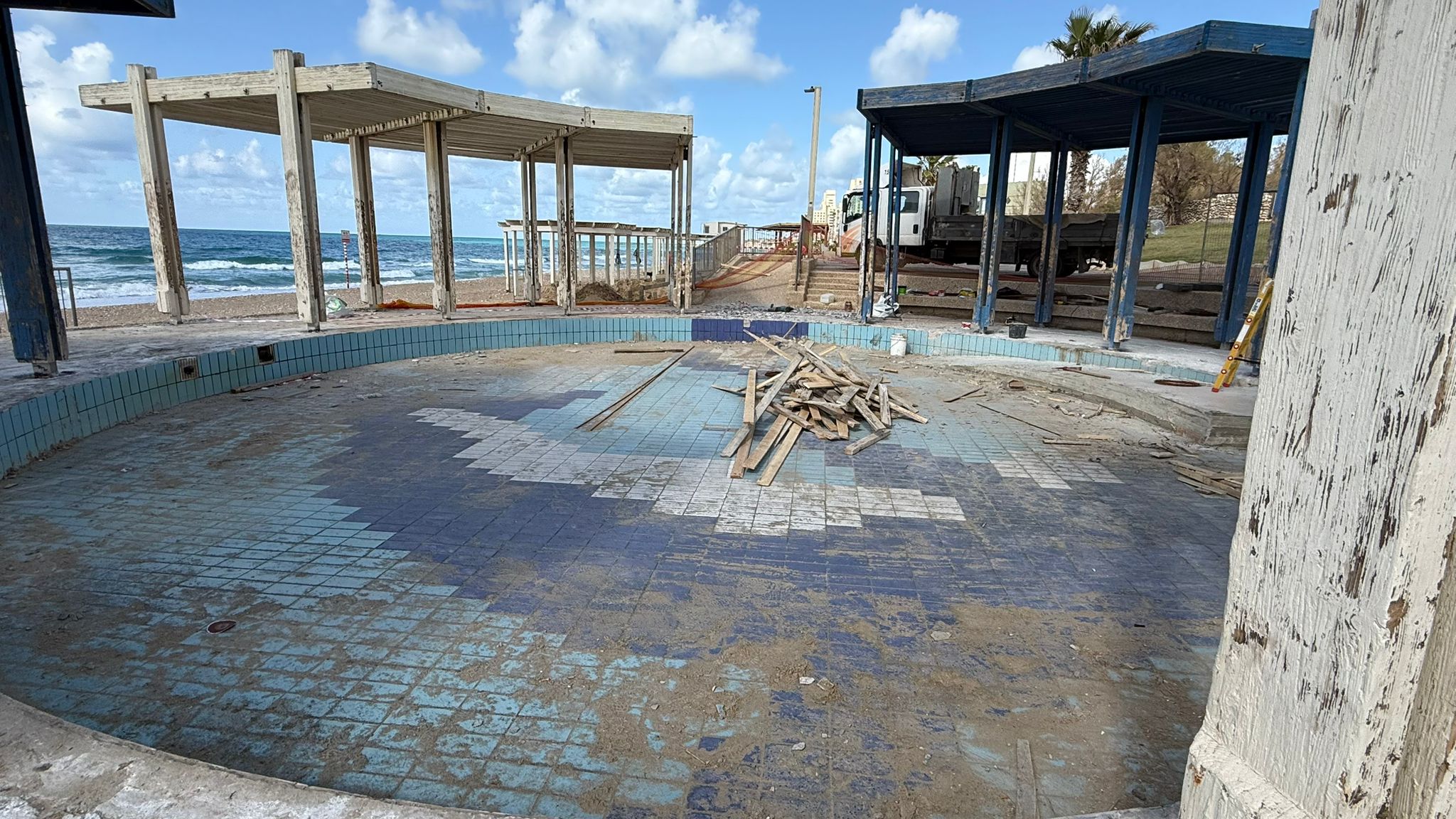 hof zamin pool