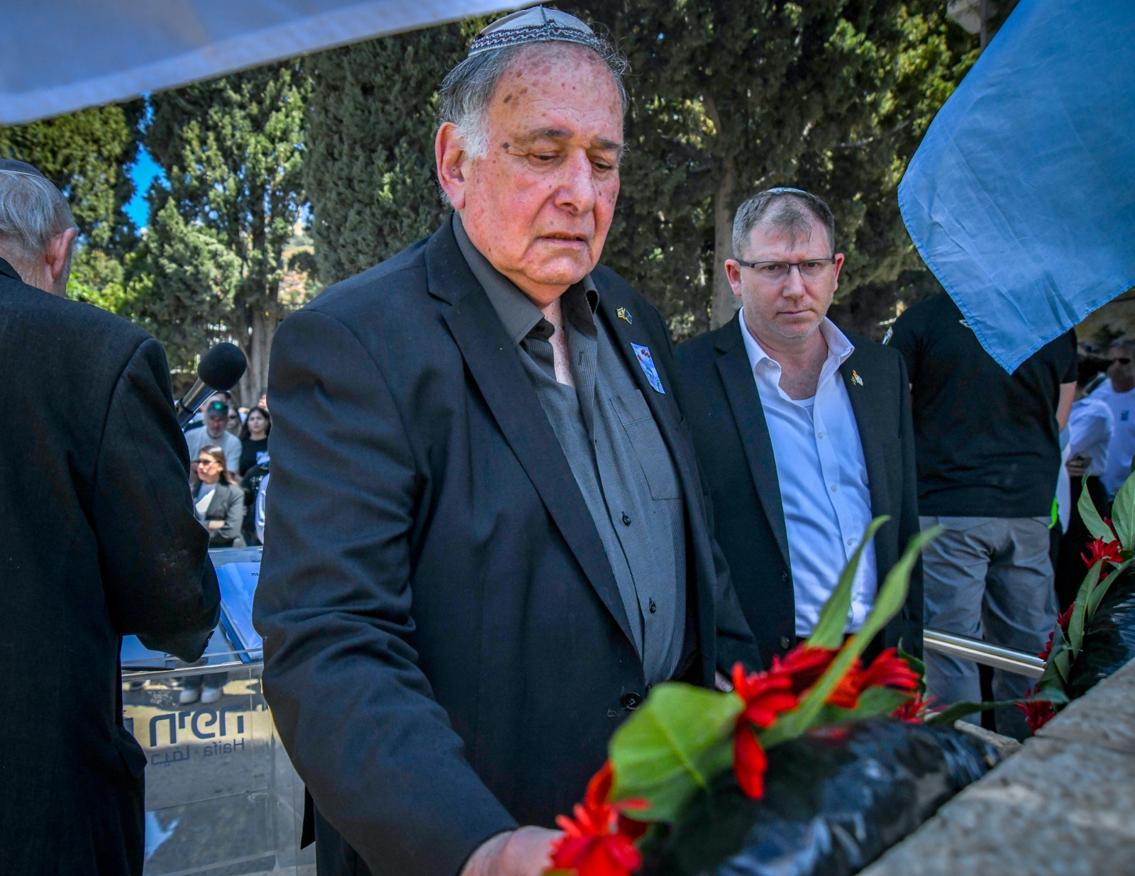yona yahav yom hazikaron graves